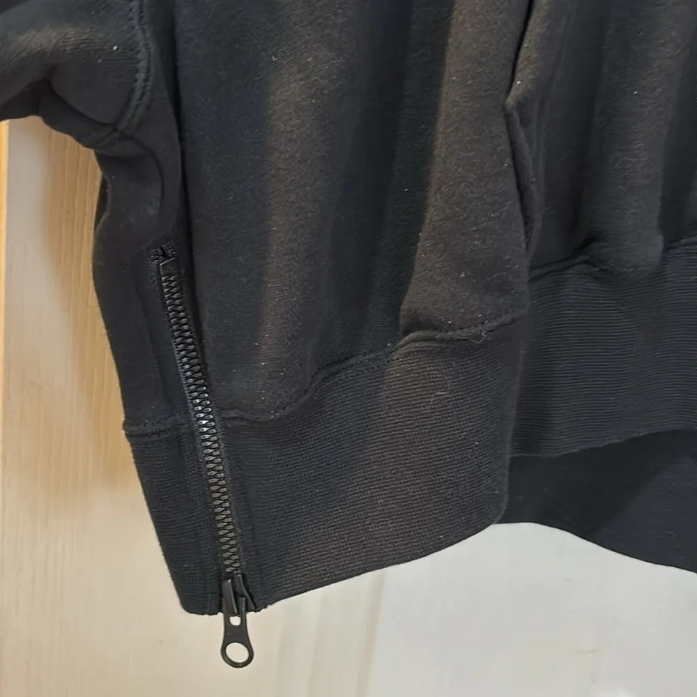 Woman’s Nike short Hoodie size M - Picture 3 of 4
